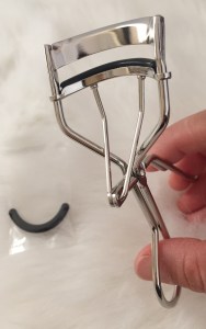 Shu Uemura Eyelash Curler inside