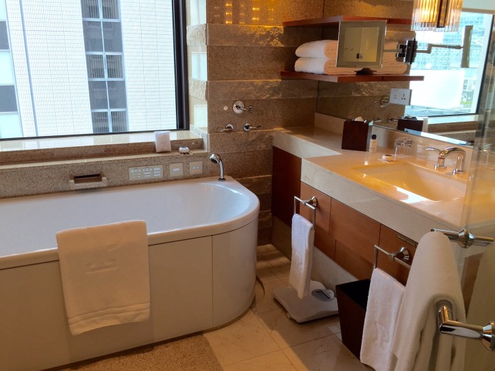 Peninsula Tokyo Bathroom